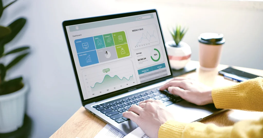 CRM дашборд з ключовими метриками бізнесу та продажів.