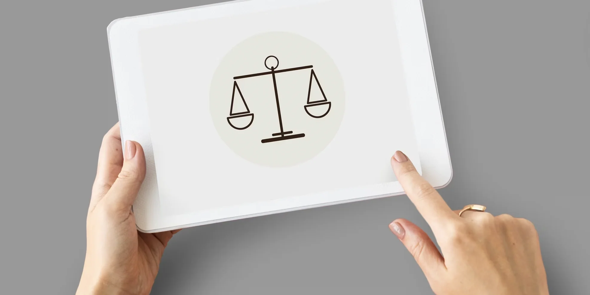 Порівняння підходів до роботи з даними: Excel проти CRM.